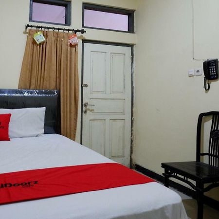 Hotel RedDoorz near GOR Wisanggeni Tegal  Exterior foto