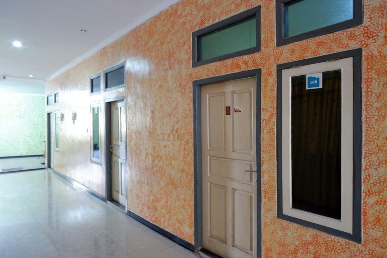 Hotel RedDoorz near GOR Wisanggeni Tegal  Exterior foto