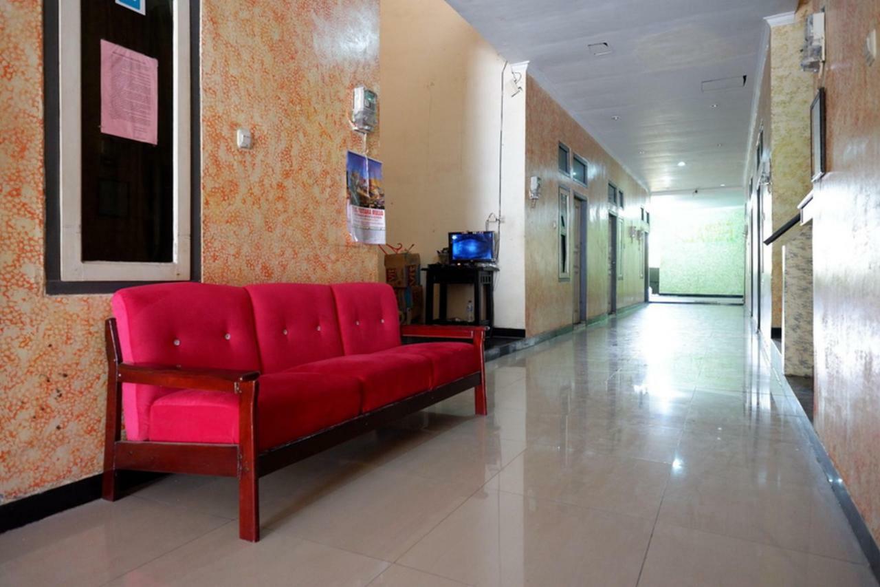 Hotel RedDoorz near GOR Wisanggeni Tegal  Exterior foto
