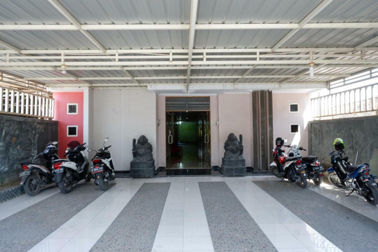 Hotel RedDoorz near GOR Wisanggeni Tegal  Exterior foto