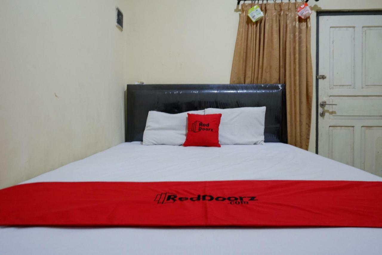 Hotel RedDoorz near GOR Wisanggeni Tegal  Exterior foto