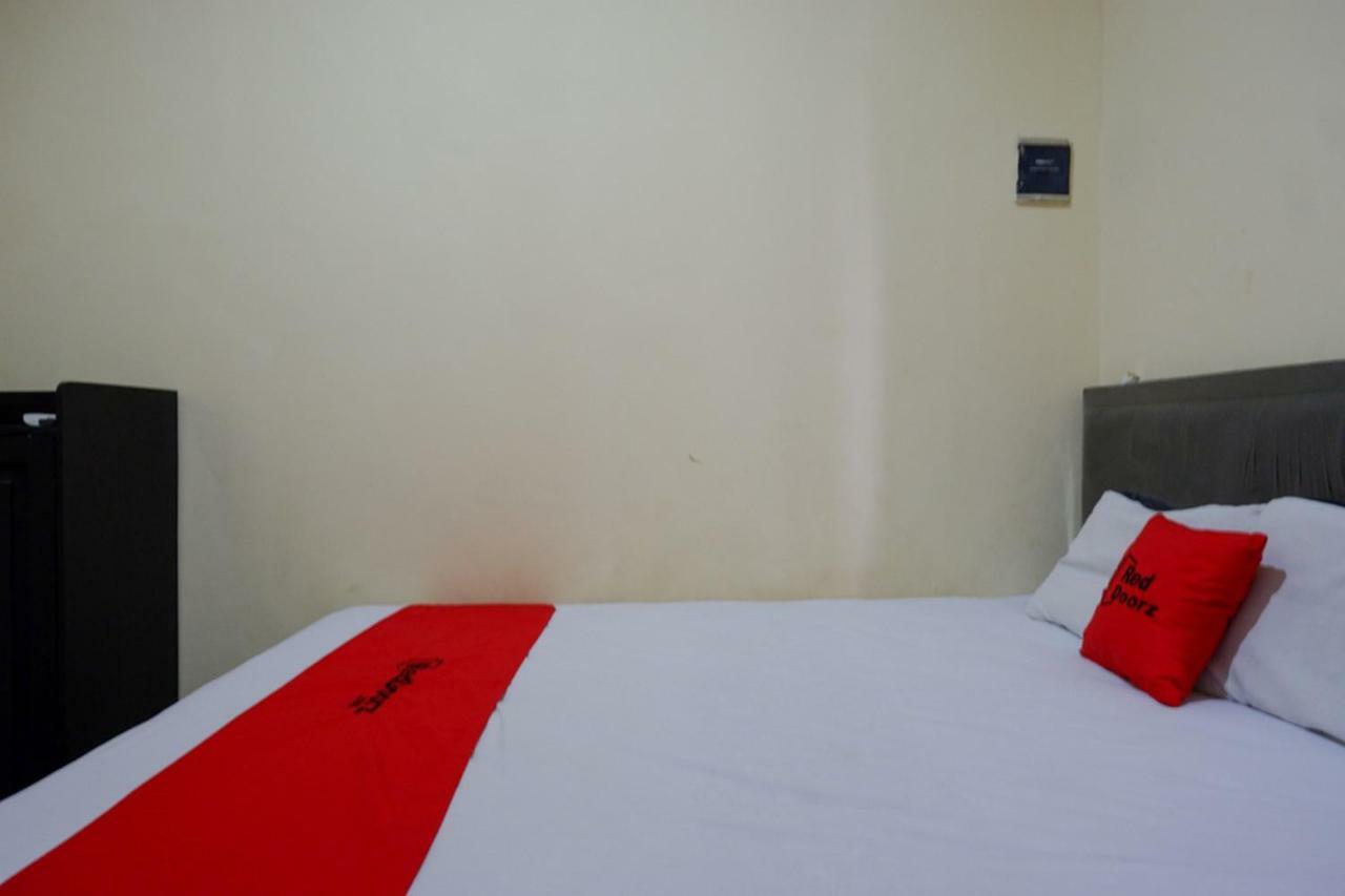 Hotel RedDoorz near GOR Wisanggeni Tegal  Exterior foto