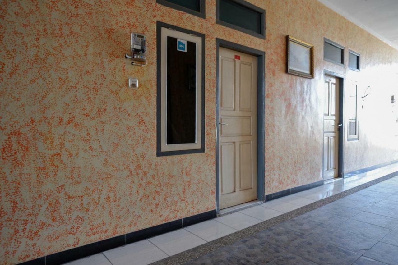 Hotel RedDoorz near GOR Wisanggeni Tegal  Exterior foto