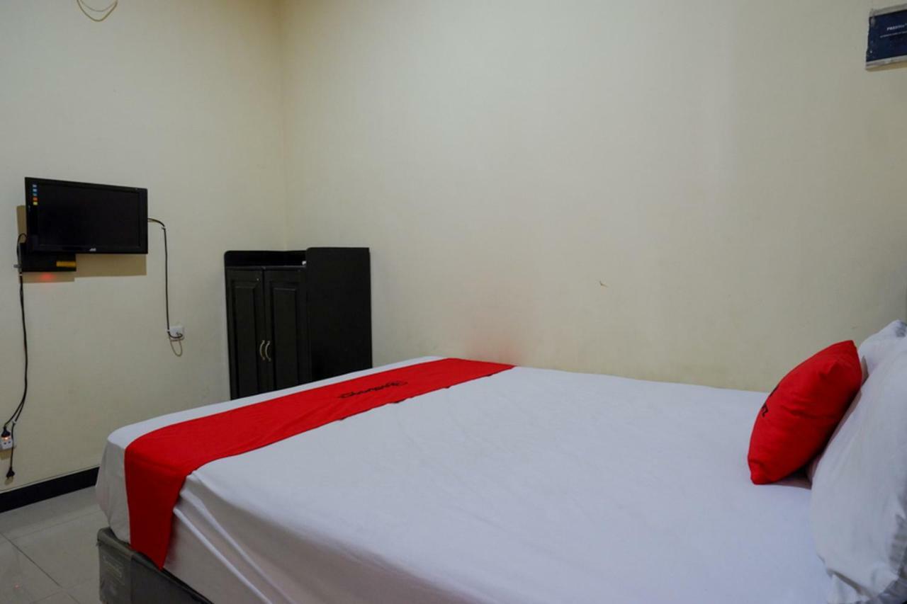 Hotel RedDoorz near GOR Wisanggeni Tegal  Exterior foto