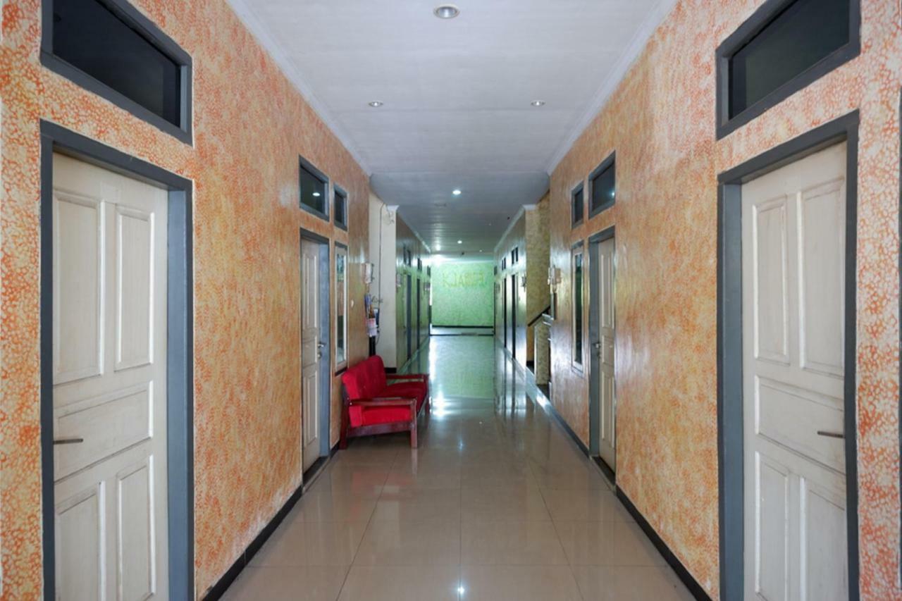 Hotel RedDoorz near GOR Wisanggeni Tegal  Exterior foto