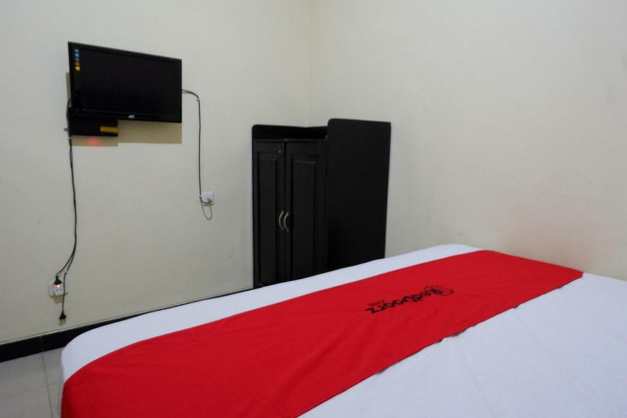 Hotel RedDoorz near GOR Wisanggeni Tegal  Exterior foto